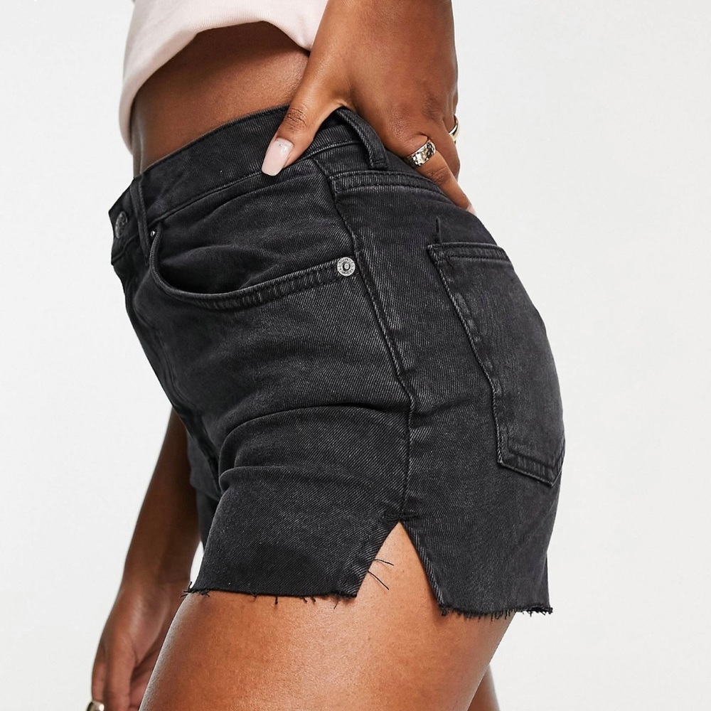 NA-KD raw hem denim shorts in black | size EU 42